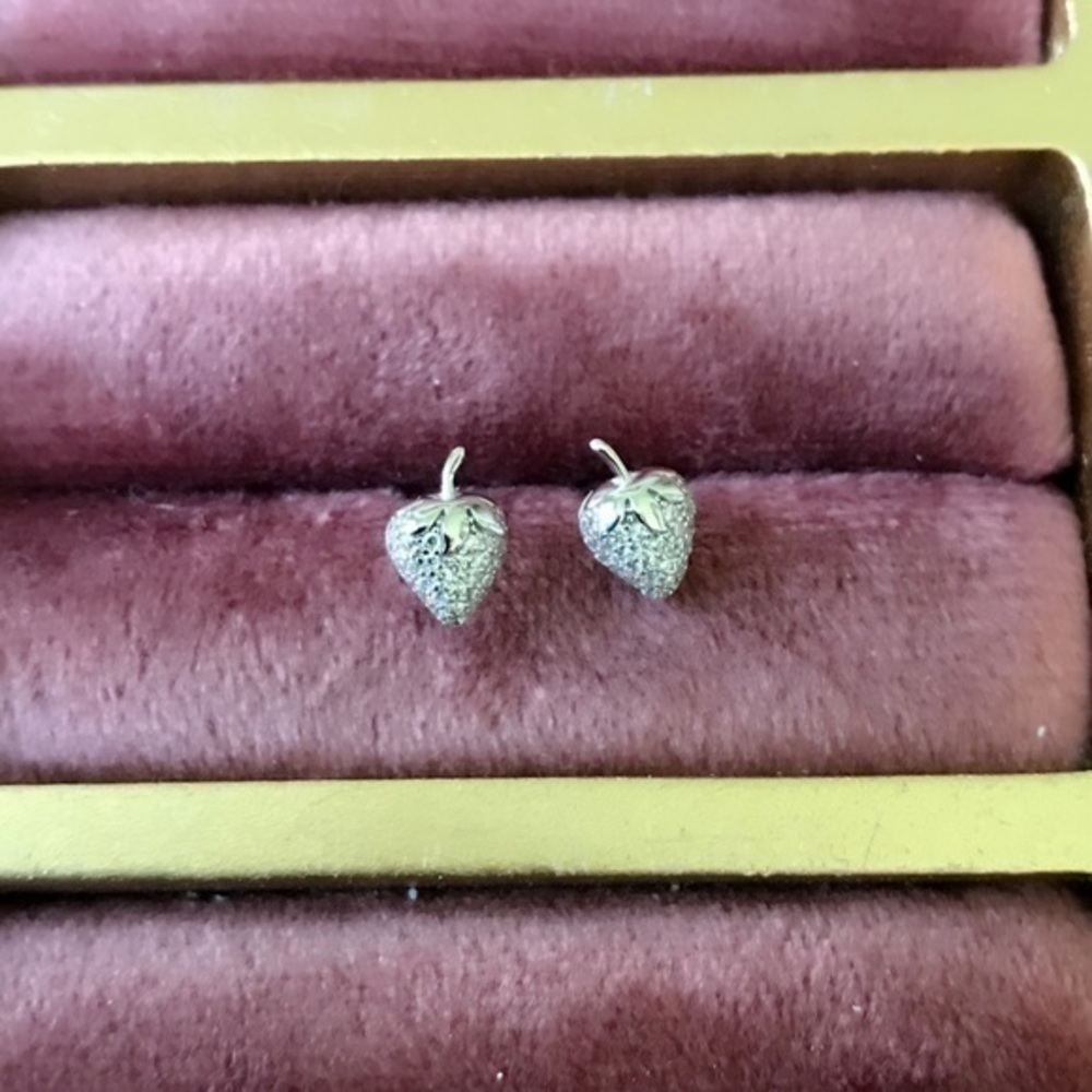 - 💯% Authentic Sterling Silver Strwaberry 🍓 Earrings - Picture 3 of 3